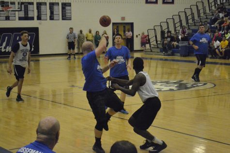 Seniors Succeed in March Madness Student vs. Faculty Game
